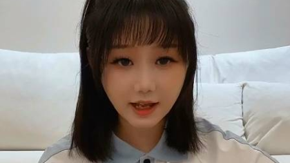 馒小蛮带着神秘嘉宾来直播