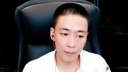 刘一手吃饭遭遇粉丝围观！