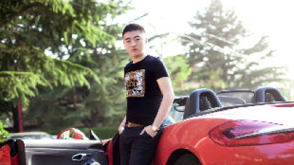 小洲开演唱会与粉丝狂欢春节