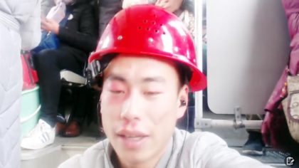 他公交上唱歌，自称月入30万？