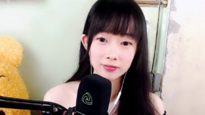 她来自香港,她叫维尼.