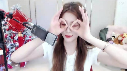 萌犯规了！小天天三连拍甜度爆表！