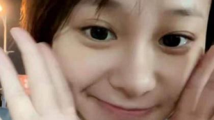 小阿七素颜亮相！尽显自然魅力！