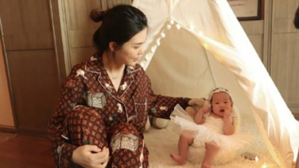 不隐瞒，小毒液官宣女儿已1岁
