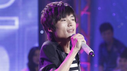 实力派歌手王亮晋级男歌16强