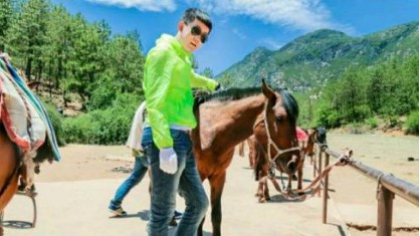 韩雅乐酒吧喝路易十三！