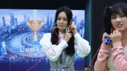 鱼闪闪线下活动被夹，太惨了