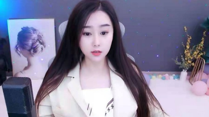 气场十足！菲儿化身职场女神？