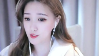 又收近百万，她绝对是YY第一电母