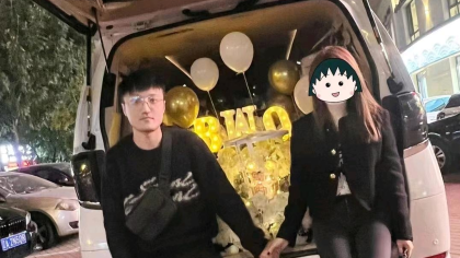 朦姐送百万锹生日惊喜，太恩爱了