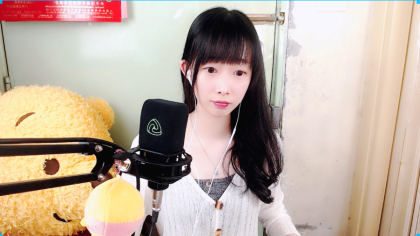 她来自香港.她叫维尼.