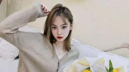 美女主播为梦想拼命，每天工作13小时