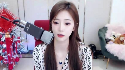 小天天豹纹睡衣出镜！美到犯规！