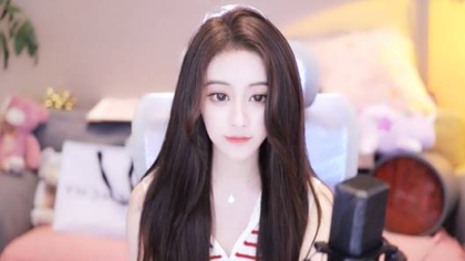 大黑马！她4夺头条，剑指天梯