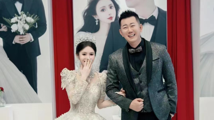 婚礼成谢亲友，雅乐晒婚礼现场照