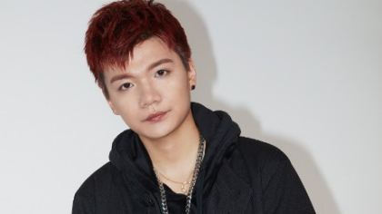 小洲提张春龙照片,浅蓝:暴击我了