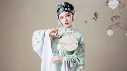 新人美女主播遇到好大哥赏识