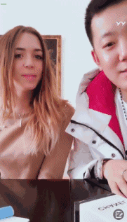 雅乐跟险被打的妹子和好把酒言欢