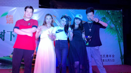 米家军为孤寡老人公益演出