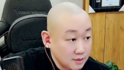 阿棒曾被劈腿，咬牙赚钱找尊严